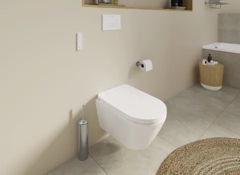 Wandhängendes Dusch-WC SensoWash D-Neo im modernen Badezimmer.