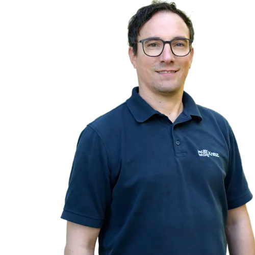 Badezimmer- und Wohnraum-Experte Michael Wolf vor neutralen Hintergrund.