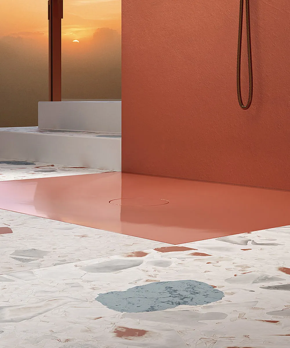 Bodenebene Duschwanne Betteair bei Sonnenuntergang.