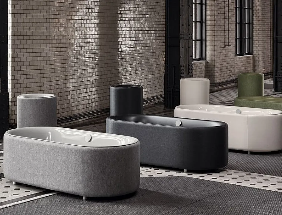 Badewannen Bettelux couture in verschiedenen Farben im Showroom.
